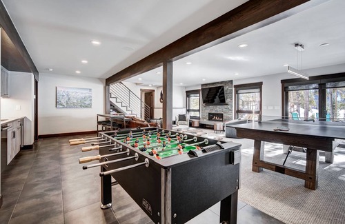 Lakeshore House | 387 m² House ∙ 5 bedrooms ∙ 12 guests