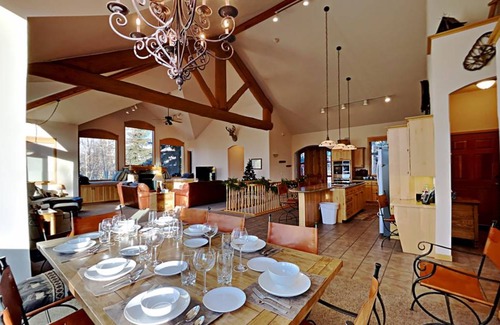 Corinthian Hills House | 388 m² House ∙ 5 bedrooms ∙ 12 guests