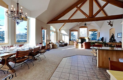 Corinthian Hills House | 388 m² House ∙ 5 bedrooms ∙ 12 guests