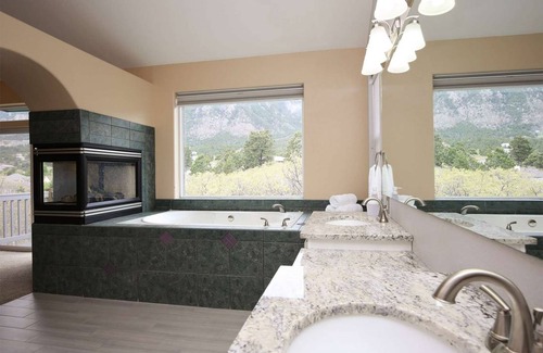 Southwest Colorado Springs House | 390 m² House ∙ 5 bedrooms ∙ 10 guests