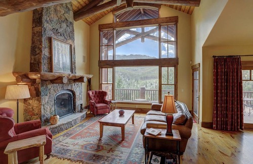 Breckenridge House | 398 m² House ∙ 5 bedrooms ∙ 12 guests