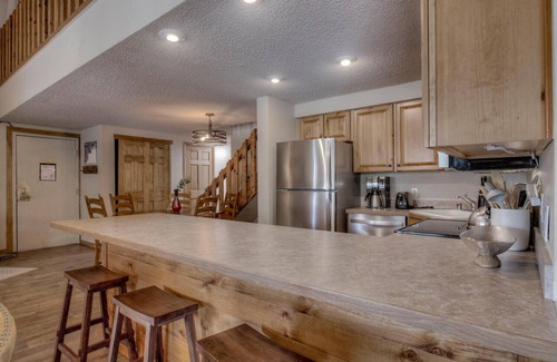 Four O'Clock Condo | 3bd Ski-in, Top Floor &Walk to Main Street