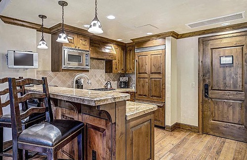 Aspen Condo | 3Bed/3Bath - Aspen Mountain Residences (Dates Available in May/July/September)