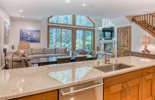 Edwards House | 3BR Arrowhead Townhome steps away from Arrowhead Ski Access