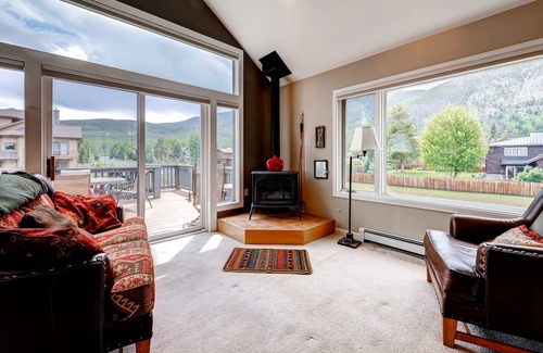 Frisco House | 3BR Frisco townhome w/private hot tub, W/D & fenced yard. Walk to Main St.