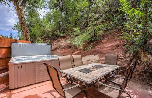 Manitou Springs House | 3BR Manitou Springs 2min to Restaurants, Hot Tub!