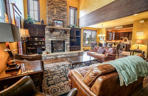 Fraser House | 4 Br. Beautiful Luxury Mountain Townhome with 6 person hot tub