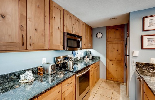 Lakeside Village Condo | 4 BR Decatur 1779-Minutes to Conf Center & Slopes! by RedAwning