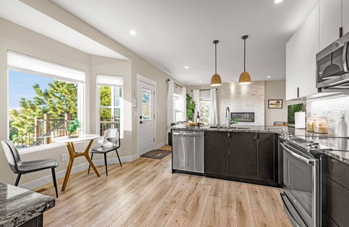 Northwest Colorado Springs House | 4/BR|Sleeps 10|Hot Tub|Air Hockey|Gorgeous Views!