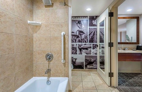 Broomfield Hotel | 4-Star Hotel ∙ Renaissance Boulder Flatiron Hotel