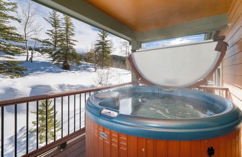 Rendezvous House | 40 Reunion Ct w/private hot tub