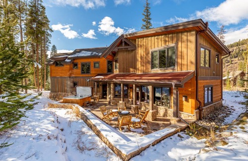 Keystone House | 408 m² House ∙ 4 bedrooms ∙ 11 guests
