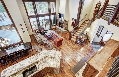 Blue River House | 409 m² House ∙ 5 bedrooms ∙ 10 guests