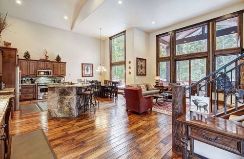 Blue River House | 409 m² House ∙ 5 bedrooms ∙ 10 guests