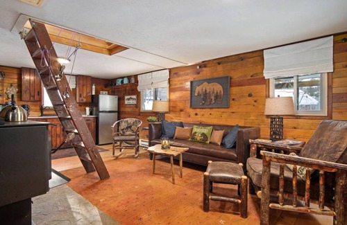 Coal Creek Cabin | 41 m² Cabin ∙ 2 bedrooms ∙ 4 guests