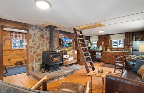 Coal Creek Cabin | 41 m² Cabin ∙ 2 bedrooms ∙ 4 guests