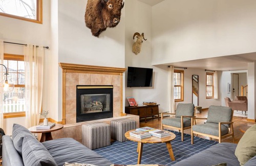 Historic District House | 410 m² House ∙ 10 bedrooms ∙ 24 guests
