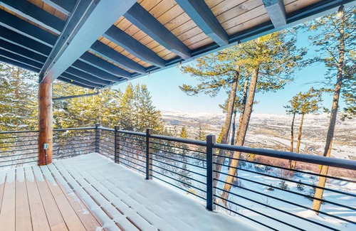 Edwards House | 411 m² House ∙ 4 bedrooms ∙ 8 guests
