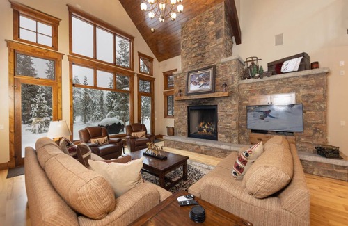 The Highlands House | 415 m² House ∙ 5 bedrooms ∙ 14 guests