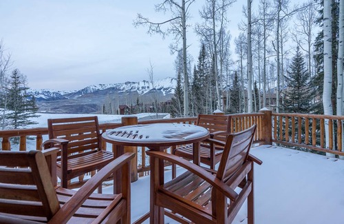 Mountain Village House | 418 m² House ∙ 4 bedrooms ∙ 8 guests