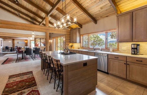 Loghill Village House | 434 m² House ∙ 6 bedrooms ∙ 12 guests