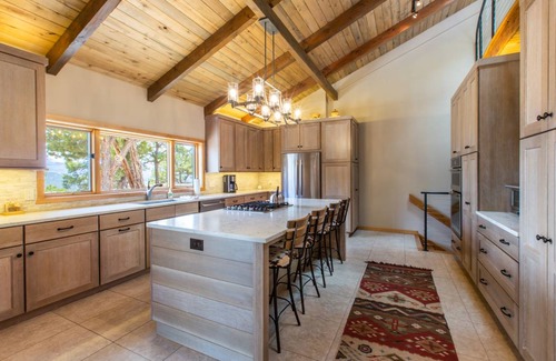 Loghill Village House | 434 m² House ∙ 6 bedrooms ∙ 12 guests