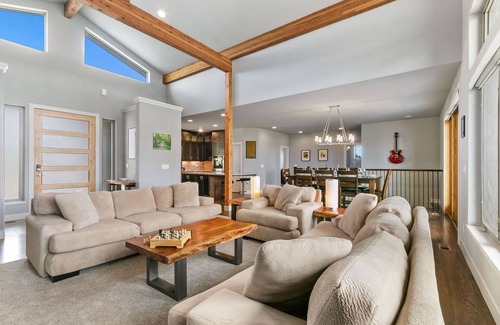 Galeton House | 446 m² House ∙ 4 bedrooms ∙ 10 guests