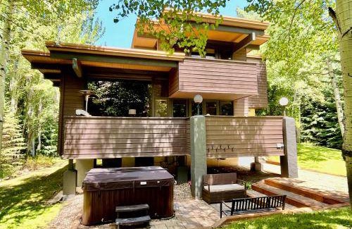 Aspen House | 453 m² House ∙ 4 bedrooms ∙ 8 guests