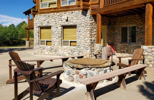 San Juan River Village Cabin | 472 m² Cabin ∙ 4 bedrooms ∙ 10 guests