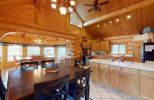 San Juan River Village Cabin | 472 m² Cabin ∙ 4 bedrooms ∙ 10 guests