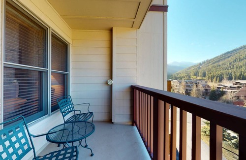 East Village at Copper Condo | 49 m² Condo ∙ 1 bedroom ∙ 4 guests
