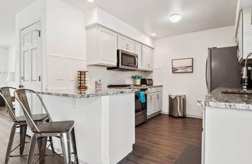 Leadville North House | 4BR Cozy Retreat - Hot Tub, Grill, Mountain Views