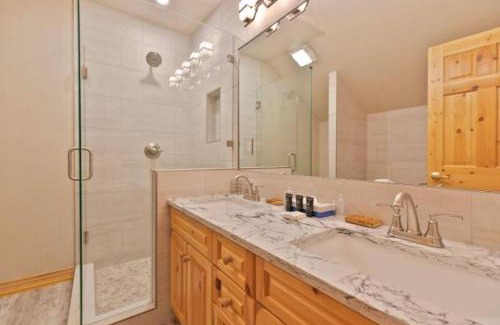 Four O'Clock House | 5 Bedroom Luxury Townhome Near Snowflake Lift In Breckenridge - Walk To Lift!