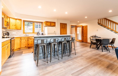 Blue River House | 5 mins to Breck, Mtn View, Hikes Galore!