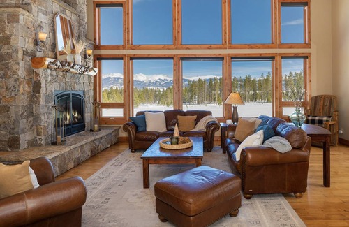 Granby House | 511 m² House ∙ 5 bedrooms ∙ 14 guests