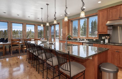 Granby House | 511 m² House ∙ 5 bedrooms ∙ 14 guests