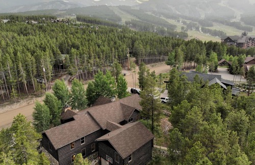Peak 8 House | 518 m² House ∙ 8 bedrooms ∙ 19 guests