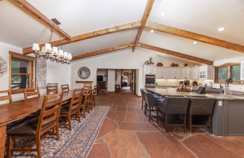 Peak 8 House | 518 m² House ∙ 8 bedrooms ∙ 19 guests