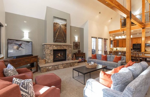 Peak 8 House | 525 m² House ∙ 7 bedrooms ∙ 25 guests