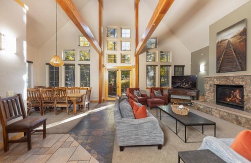 Peak 8 House | 525 m² House ∙ 7 bedrooms ∙ 25 guests