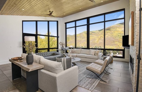 Highland Meadows House | 593 m² House ∙ 5 bedrooms ∙ 14 guests