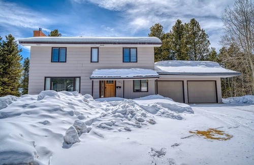 Leadville North House | 5BR Cozy Group Getaway - Views - Game Room