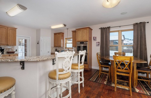 Granby Cabin | 6 BDR + Bonus Room, 12 BDS, Hot Tub, Cinema, Skiing, Golf!