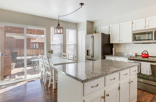 Denver House | 6 Mi to Dtwn: Arvada Home w/Hot Tub & Yard