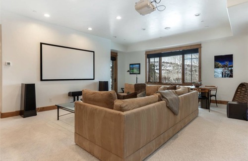 Edwards House | 604 m² House ∙ 4 bedrooms ∙ 10 guests