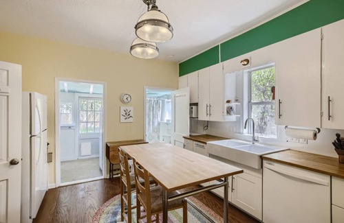 Longmont House | 62 m² House ∙ 2 bedrooms ∙ 4 guests