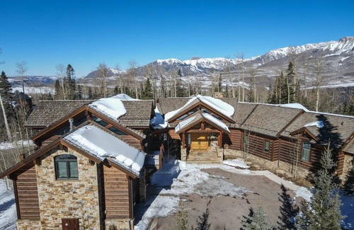 Mountain Village House | 632 m² House ∙ 5 bedrooms ∙ 12 guests