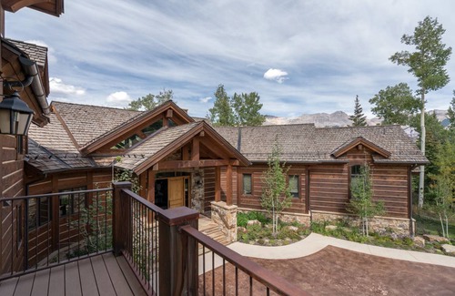Mountain Village House | 632 m² House ∙ 5 bedrooms ∙ 12 guests