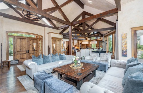 Mountain Village House | 632 m² House ∙ 5 bedrooms ∙ 12 guests