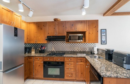 Mountain Village Condo | 69 m² Condo ∙ 1 bedroom ∙ 4 guests
